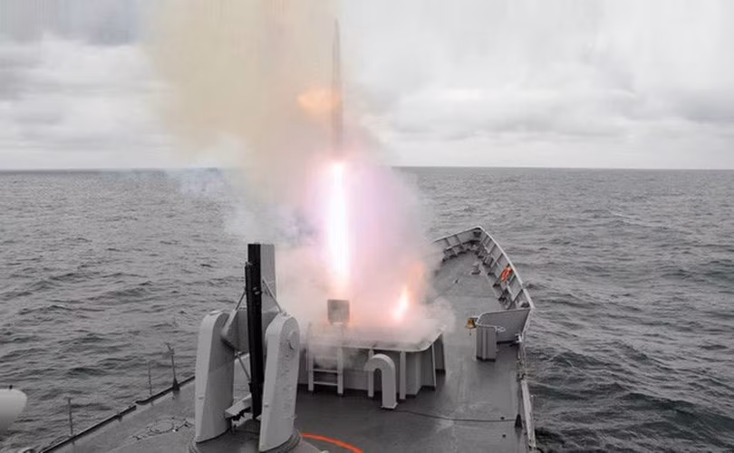 Thổ Nhĩ Kỳ còn "chơi trội" khi trang bị hẳn bệ phóng Mk 41 trên khinh hạm TCG-Göksu (F-497) vốn là một khinh hạm lớp Oliver Hazard Perry được Mỹ cung cấp.