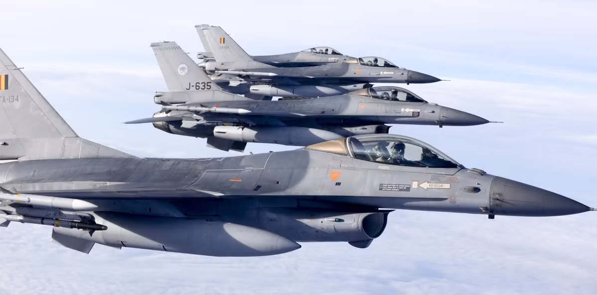 "Để phóng tên lửa tầm xa, F-16 sẽ phải bay lên độ cao lớn, nơi chúng sẽ không chỉ bị radar phòng không, mà cả máy bay AWACS của Nga phát hiện, từ đó tên lửa tầm xa sẽ lập tức nhằm vào chúng và tiêu diệt toàn bộ", Đại tá Khatylev tự tin tuyên bố.