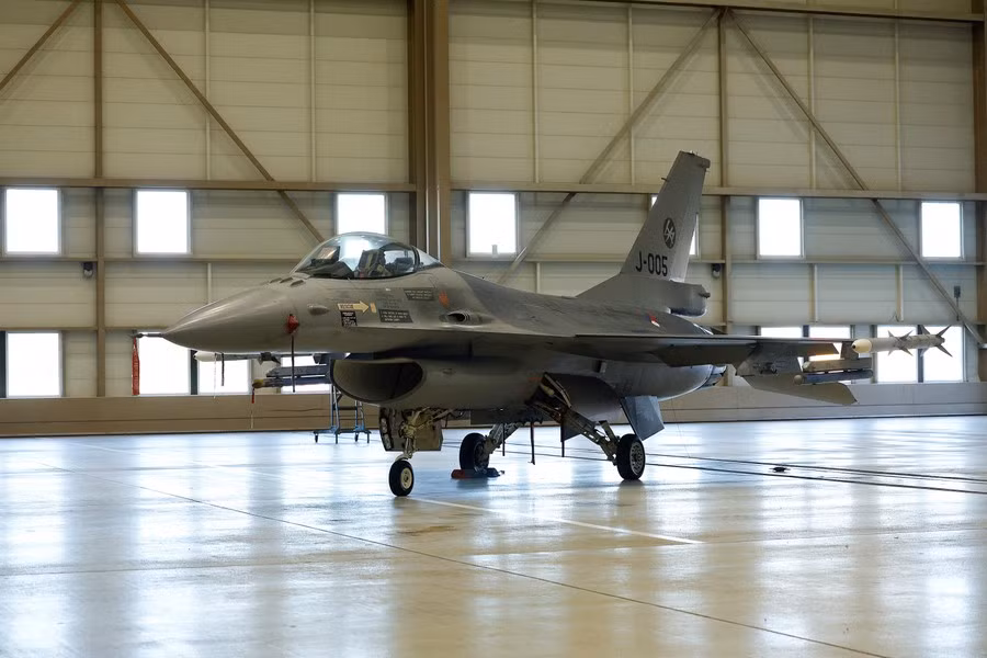 Theo vị sĩ quan, chiến thuật sử dụng tiêm kích F-16 trên bầu trời Ukraine là triển khai tên lửa không đối đất tầm xa, loại có thể phóng mà không cần đi vào vùng bảo vệ của các tổ hợp phòng không Nga.