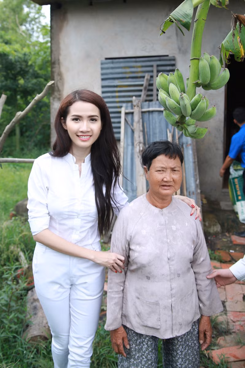 Sau khi kết thúc hàng loạt dự án phim ảnh, Phan Thị Mơ dành nhiều thời gian cho các chương trình từ thiện.