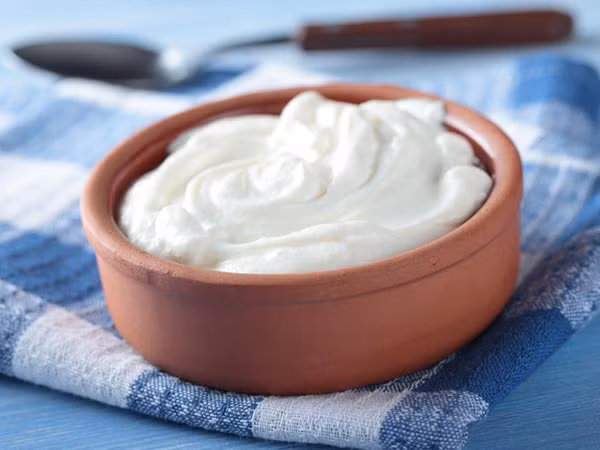 Probiotics. Probiotic có thể giúp cơ thể hạn chế các vi khuẩn gây viêm. Thực phẩm giàu probiotic là kefir, sữa chua, fomat, bơ sữa...