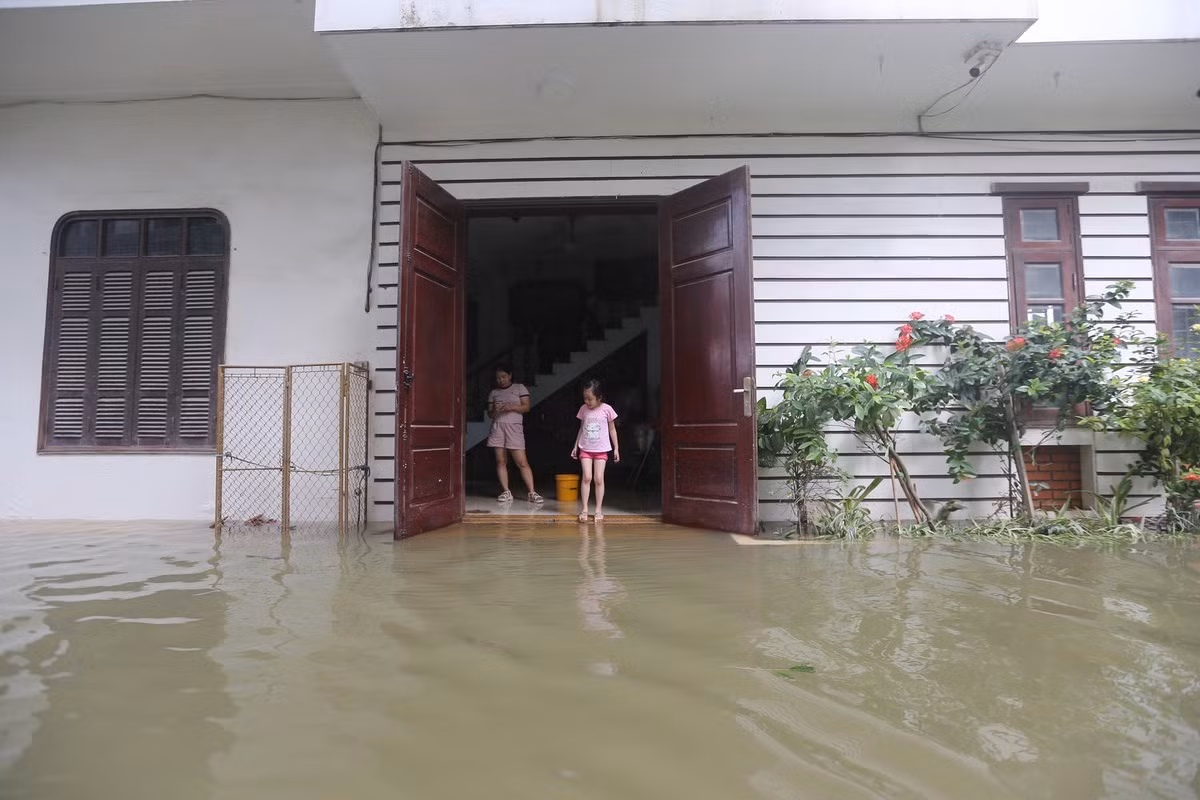 Nhiều khu vực vẫn chịu ảnh hưởng nghiêm trọng.