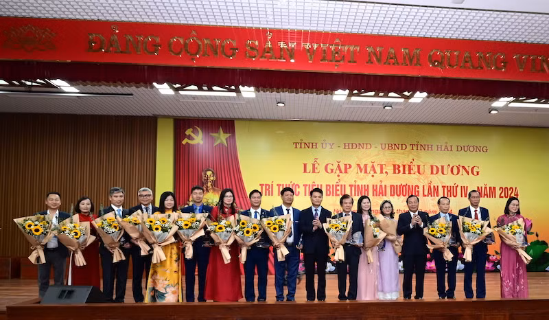Trí thức phát huy trí tuệ xây dựng Hải Dương ngày càng phát triển - Hình 4 Tri thuc phat huy tri tue xay dung Hai Duong ngay cang phat trien-Hinh-4