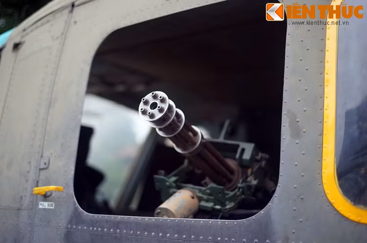 Ổ súng máy từ một chiếc trực thăng UH-1 của Mỹ - nỗi kinh hoàng của các làng quê Nam Bộ thời chiến.