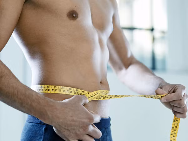 Tăng cân làm tăng nguy cơ đau tim và các bệnh tim mạch khác. Vì vậy, tốt nhất bạn nên giữ cân nặng ở mức độ ổn định để phòng nguy cơ tăng huyết áp.