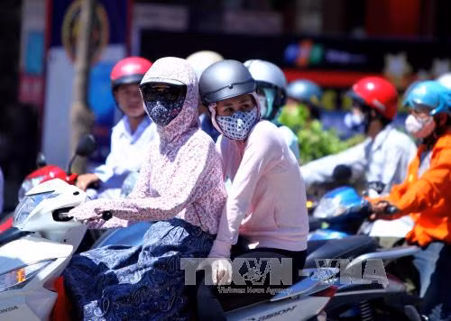 Nắng nóng kéo dài, người dân cần chủ động bảo vệ sức khỏe Nang nong keo dai, nguoi dan can chu dong bao ve suc khoe