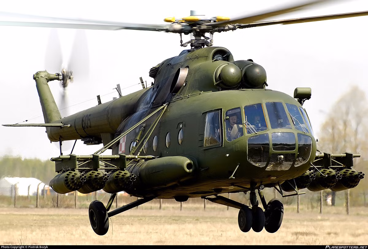 Ngoài nhiệm vụ vận tải, Mi-8 còn có thể thực chiện tốt việc làm một máy bay trực thăng hỗ trợ tấn công với khả năng mang hỏa lực vượt trội của mình. Tổng cộng hiện nay trên thế giới đang có khoảng 60 quốc gia khắp năm châu sử dụng loại máy bay này trong biên chế của mình, trong đó có cả Việt Nam. Nguồn ảnh: Img.