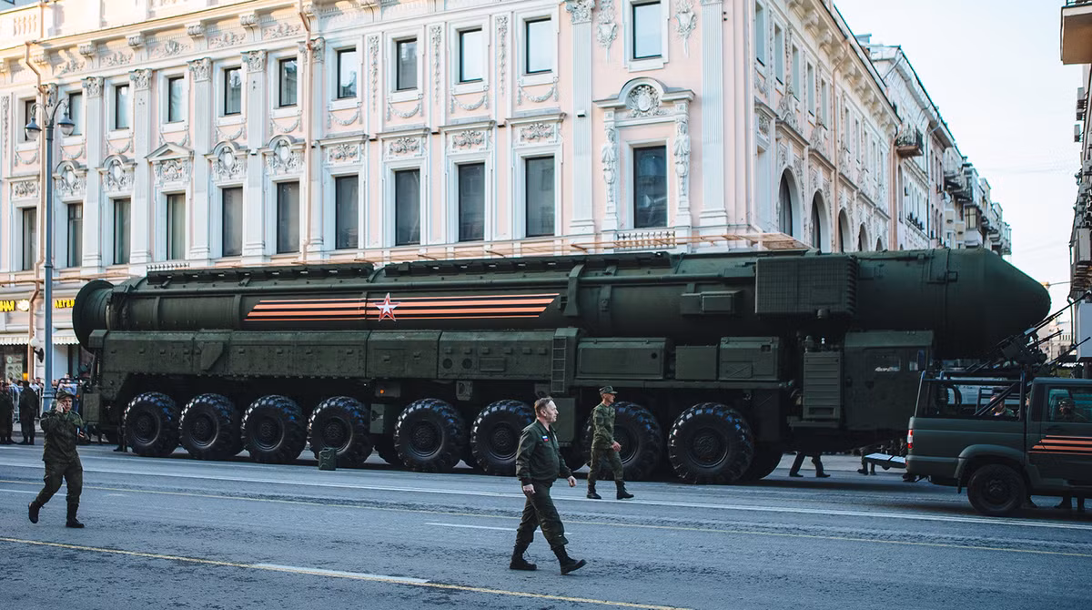 Tên lửa đạn đạo liên lục địa RS-24 Yars hay còn được biết tới với cái tên Topol-MR là loại tên lửa hành trình liên lục địa mới nhất của quân đội Nga, được thử nghiệm lần đầu vào năm 2007 nhằm thay thế cho các loại tên lửa đạn đạo R-36 và UR-100N vốn đã phục vụ quân đội nước này gần 50 năm. Nguồn ảnh: Gazeta.