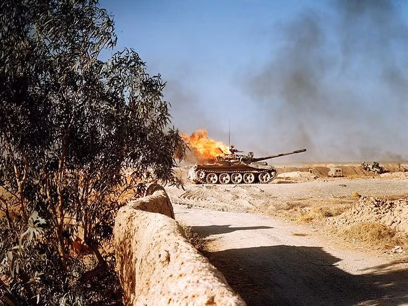 Lực lượng tăng thiết giáp của Iraq với các loại xe tăng hiện đại từ thời Liên Xô viện trợ cũng không thể trụ vững khi phải đối đầu với các xe tăng M1 Abrams. Nguồn ảnh: Flickr.
