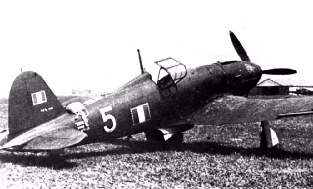 Do Italy thua trận quá sớm, chỉ khoảng 300 máy bay Fiat G.55 từng được sản xuất. Tuy nhiên, danh tiếng về loại máy bay này còn khiến các tướng lĩnh cấp cao trong Luftwaffe (không quân Đức) phải thừa nhận Fiat G.55 là loại chiến đấu cơ tốt nhất từng được chế tạo trong Chiến tranh Thế giới thứ 2. Nguồn ảnh: Tube.