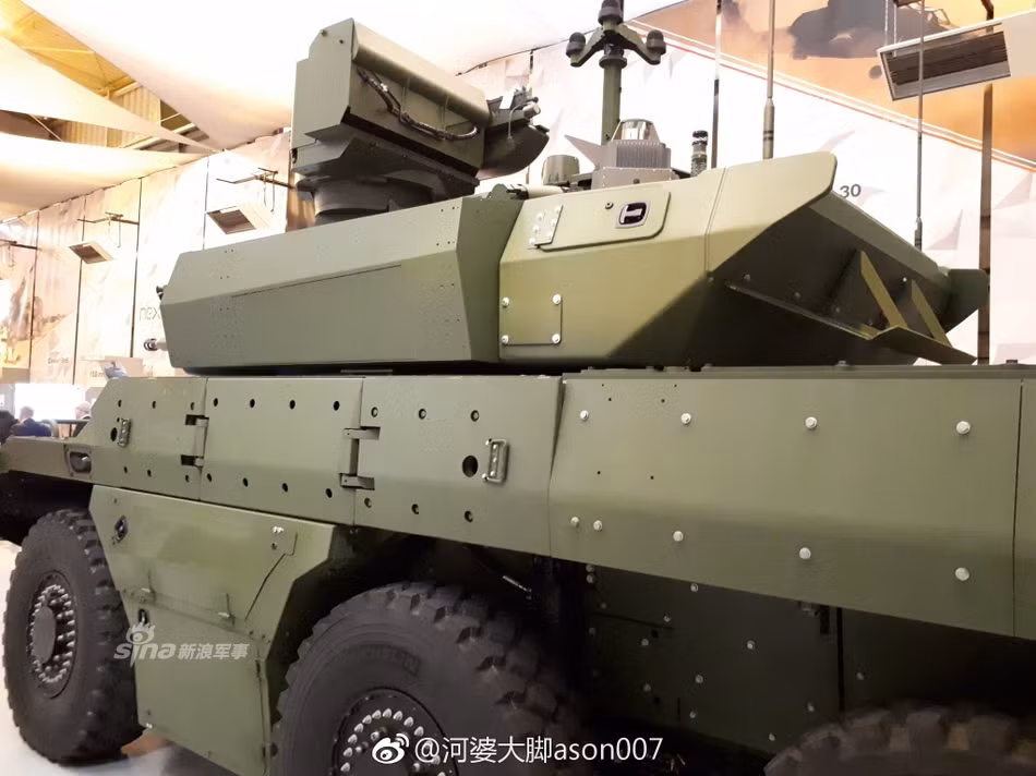 EBRC Jaguar sử dụng cơ cấu truyền động 6x6. Thông số chi tiết về động cơ của phương tiện này vẫn không được công bố tuy nhiên chắc chắn rằng, động cơ của EBRC Jaguar sẽ có công suất ít nhất khoảng 500 mã lực trở lên do EBRC Jaguar vốn dĩ đã có trọng lượng khá nặng. Nguồn ảnh: Sina.