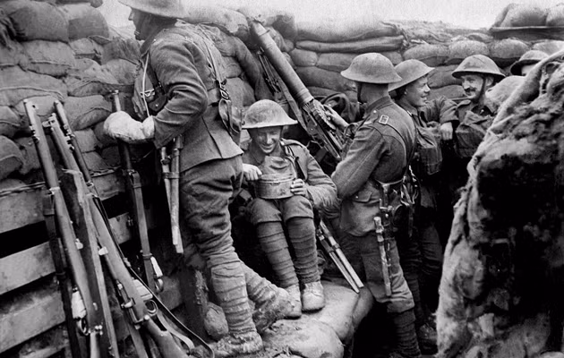 Điểm đặc biệt của khẩu Lee Enfield đó là nó có dự trữ đạn nhiều gấp đôi các khẩu súng trường cùng thời. Cụ thể, hộp tiếp đạn của Lee Enfield có khả năng giữ được tối đa 10 viên đạn. Nguồn ảnh: Warhistory.