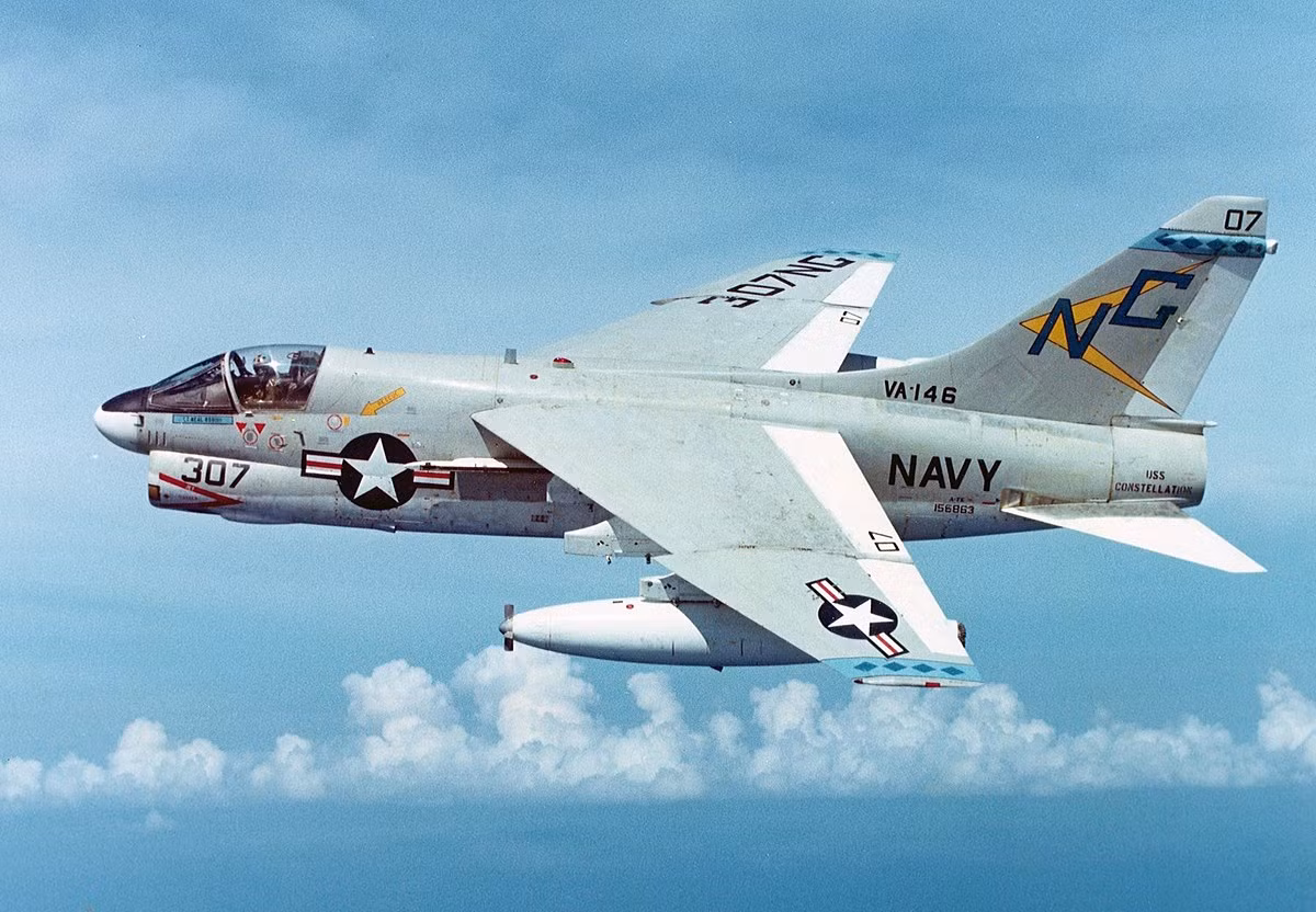Chiến dịch Pocket Money được chính thức bắt đầu từ 21:00 ngày 8/5/1972 (theo giờ Washington). Nội dung của chiến dịch này đó là sử dụng các máy bay cường kích loại A-6 Intruder và A-7 Corsair II để rải thủy lôi xuống cảng Hải Phòng. Nguồn ảnh: Flickr.