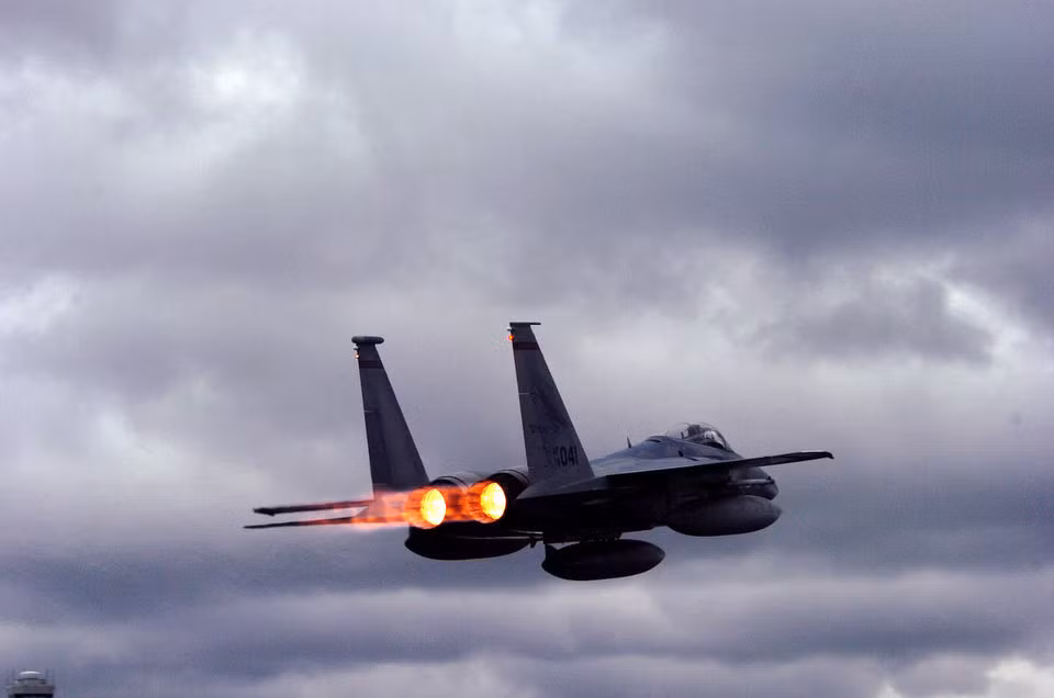 F-15 bắt đầu được đưa vào hoạt động trong Không quân Mỹ từ năm 1975, trong thời gian những năm 80, 90 của thế kỷ trước, đây là quân bài chủ lực của Không quân Mỹ và là loại chiến đấu cơ nguy hiểm bậc nhất thế giới thời bấy giờ. Nguồn ảnh: BI.