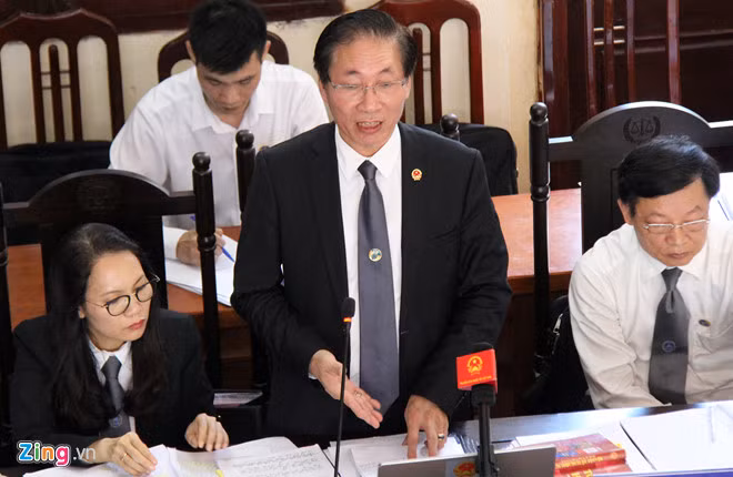Luật sư Nguyễn Chiến tranh tụng tại tòa. Ảnh: Hoàng Lam.