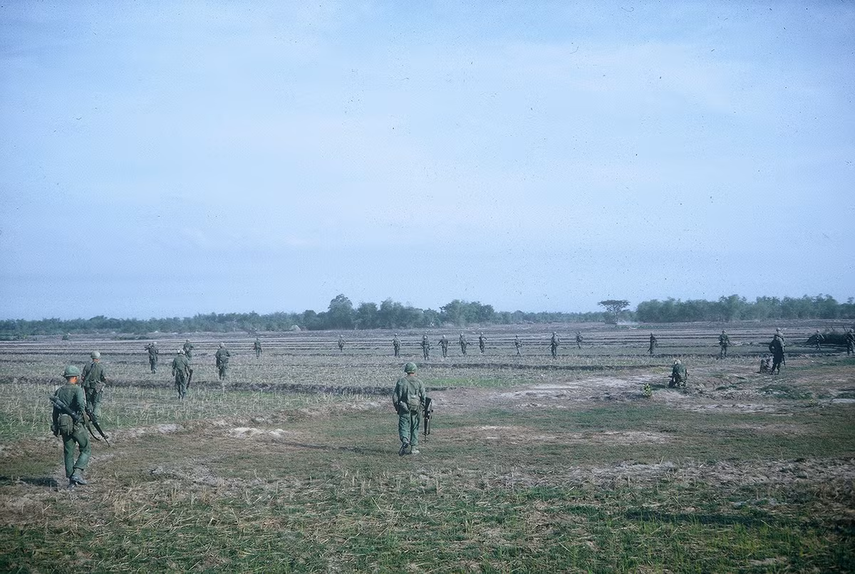 Mặc dù vậy, các lực lượng quân giải phóng và bộ đội địa phương, du kích chiến đấu tại Củ Chi vẫn ngoan cường chống trả mãnh liệt sức mạnh tưởng chừng không thể địch nổi của quân đội Mỹ ở đây. Nguồn ảnh: Flickr.