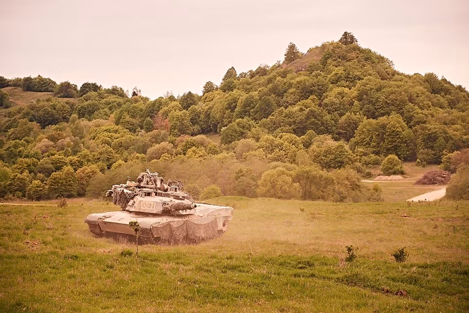 Xe tăng M1A2 Abrams của Mỹ tham gia cuộc tập trận và đại bại dưới tay T-84 của Ukraine. Nguồn ảnh: Sina.