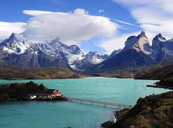 2. Công viên quốc gia Torres del Paine, Chile: Nơi này là sự kết hợp tuyệt đẹp giữa núi, sông băng, rừng và hồ.