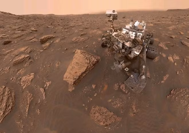 Trước đây xe tự hành Curiosity đã tìm thấy bằng chứng các hồ nước từng tồn tại ở nhiều khu vực trên sao Hỏa là muối khoáng còn lại sau khi các hồ này bị khô cạn.