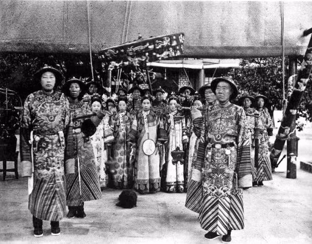 Các Hoàng đế của nhà Thanh không dám trao quá nhiều quyền lực cho gia tộc Diệp Hách Na Lạp, nhưng Hàm Phong lại "vi phạm" lời dạy của tổ tiên và để Từ Hi nắm quyền.