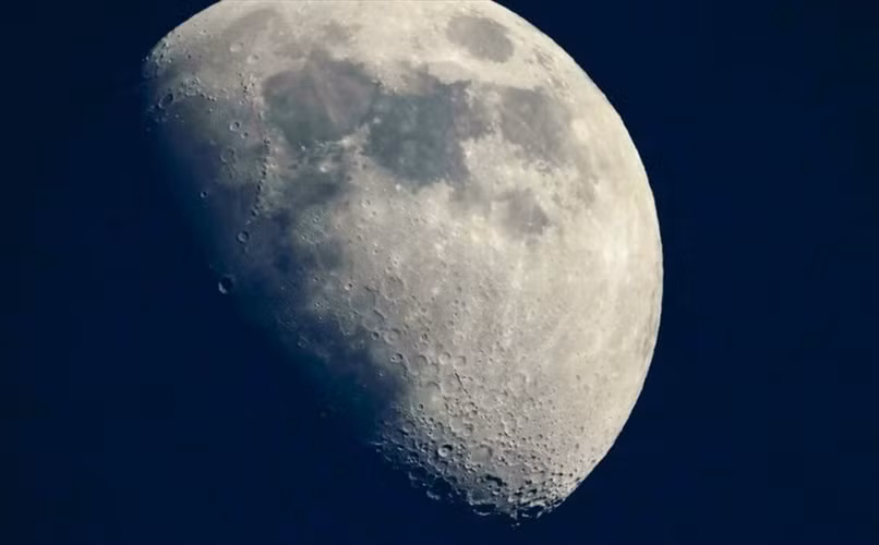 Theo EarthSky, mặt trăng sẽ nằm trong chòm sao Leo (sư tử), gần ngôi sao sáng nhất trong nhóm đó, Regulus. Mặt trăng cũng sẽ sáng và tròn vào đêm 4 và 6/2.