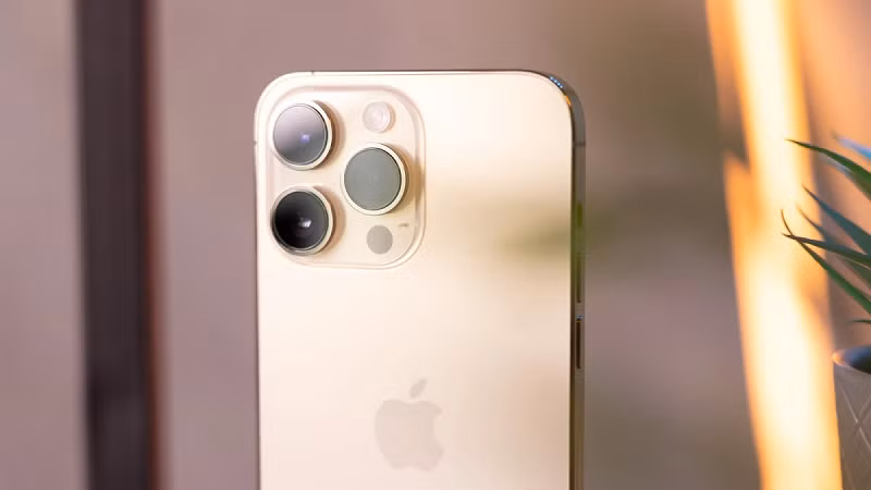 Tương tự, nhu cầu đối với iPhone 14 Plus, (mẫu điện thoại không nằm trong dòng Pro cao cấp) thấp đến mức nhiều người cho rằng công ty đã tạm dừng các đơn đặt hàng linh kiện.
