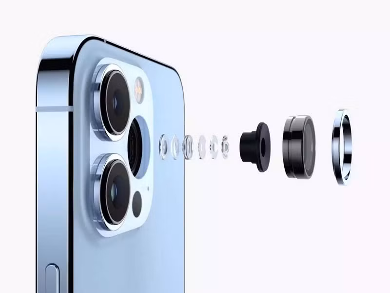 Bên cạnh đóm, cụm camera sau của máy mỏng hơn thế hệ trước, với độ dày 3,6 mm so với 4,18 mm.
