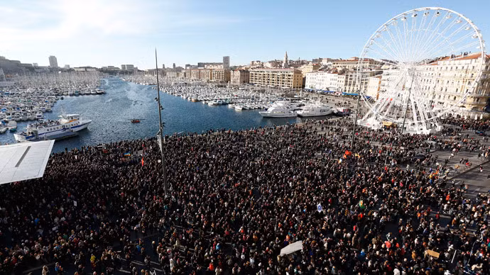 Một cuộc tuần hành lớn cũng được tổ chức tại Marseille.