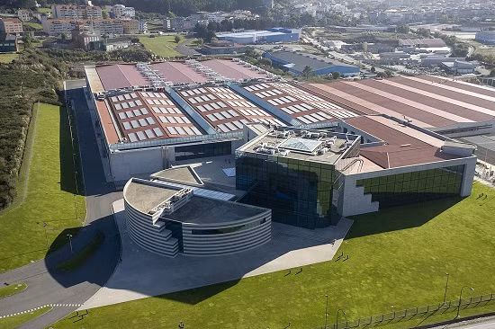 Lúc đầu Zara là tên một hiệu bán lẻ quần áo và phụ kiện tại Tây Ban Nha, được thành lập thực sự vào năm 1975. Inditex là công ty mẹ của Zara, đồng thời là thương hiệu bán lẻ hàng may mặc lớn nhất thế giới. Ảnh: ciplo.net.