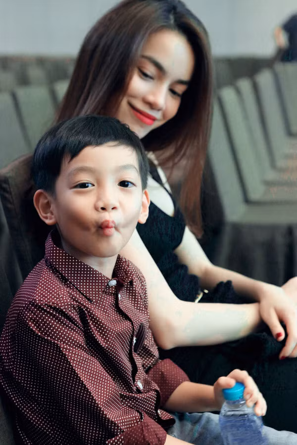  2. Nguyễn Quốc Hưng/Subeo - con trai đại gia Cường Đôla Thiếu gia nhí nhà đại gia Nguyễn Quốc Cường - biệt danh Cường Đôla - Phó Tổng giám đốc Công ty Cổ phần Quốc Cường Gia Lai (QCG) và ca sĩ Hồ Ngọc Hà là Nguyễn Quốc Hưng, tên ở nhà Subeo, sinh ngày 21/06/2010. Ảnh: netnews.vn.