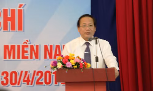 Khai truong TT Báo chí tuyen truyèn kỷ niẹm Lẽ 30/4