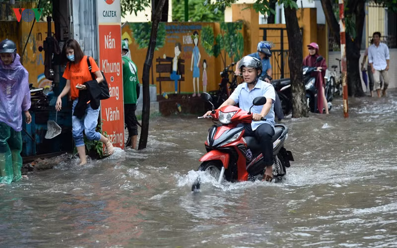 Dự báo, Hà Nội tiếp tục có mưa trong ngày mai (4/8).