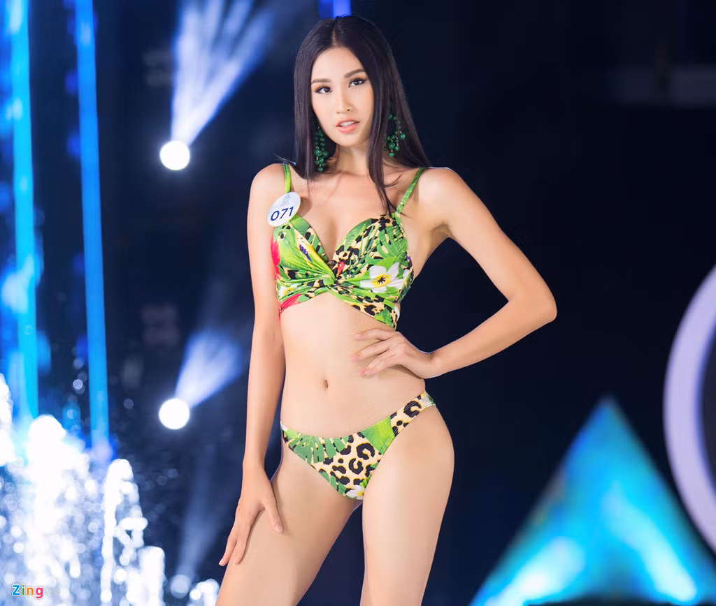 Với hình thể cân đối, gợi cảm (1,75 m, số đo 84-63-91) và có kinh nghiệm catwalk dày dặn, Phạm Anh Thư cũng được coi là nhân tố sáng giá từ đầu. Cách đây ba năm, cô gái 22 tuổi từng đạt thành tích top 5 Hoa khôi Áo dài. Tuy nhiên, khả năng chiến thắng của Anh Thư tại Hoa hậu Thế giới Việt Nam không quá cao (có thể là top 3 hoặc top 5), bởi cô từng vướng lùm xùm đăng quang một cuộc thi sắc đẹp quy mô nhỏ, được tổ chức tại Thái Lan vào năm 2017.