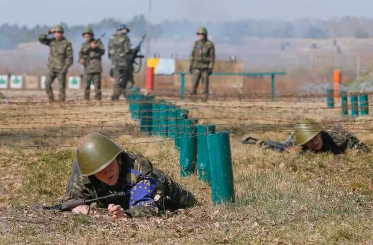 Vệ binh Quốc gia Ukraine hiện có quân số thường trực khoảng 30.000 người với nhiệm vụ chính được quy định là bảo đảm an ninh công cộng, bảo vệ các cơ sở hạt nhân, giữ gìn trật tự hiến pháp và khôi phục hoạt động các cơ quan nhà nước.