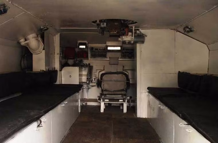 BMPV-64 được thiết kế cho nhiệm vụ chở quân và chi viện cho bộ binh tác chiến trong môi trường đô thị. Bên trong xe được bố trí lại để chở tối đa 12 binh sĩ cùng vũ khí.