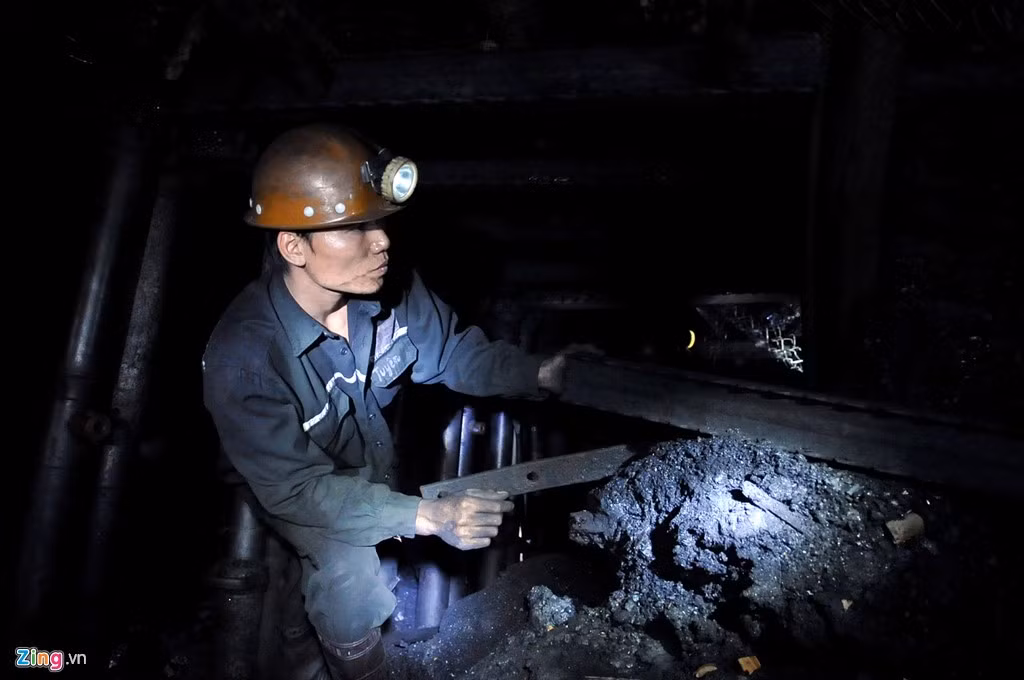 Những người lính trên mặt trận kinh tế. Họ là những người lính thợ đã có nhiều đóng góp quan trọng vào sự phát triển lớn mạnh của đơn vị mình. Ảnh: Zingnews.