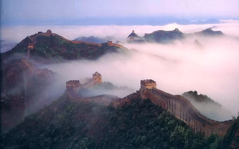 Vạn Lý Trường Thành nằm trong các danh sách “Bảy kỳ quan thời Trung cổ của Thế giới”. Ngoài ra, công trình này cũng được UNESCO công nhận là Di sản thế giới từ năm 1987.
