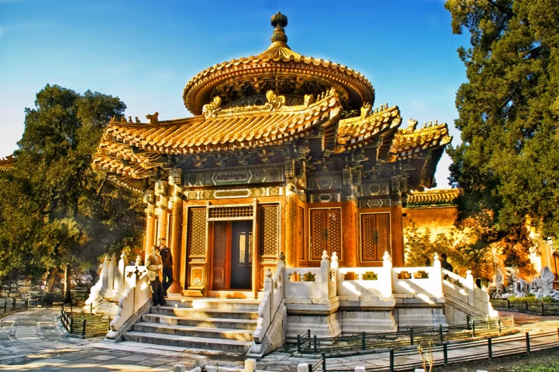 Phần phía sau cùng ở Tử Cấm Thành là Ngự hoa viên. Đây là nơi cảnh sắc thiên nhiên ngập tràn, khác hẳn với sự nguy nga tráng lệ của các cung điện trong Tử Cấm Thành.