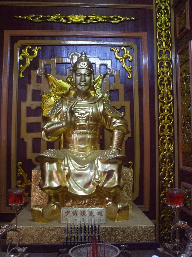 Chân dung Trần Quang Diệu tại điện thờ ở Tây Sơn, Bình Định. Ảnh: Tư liệu.