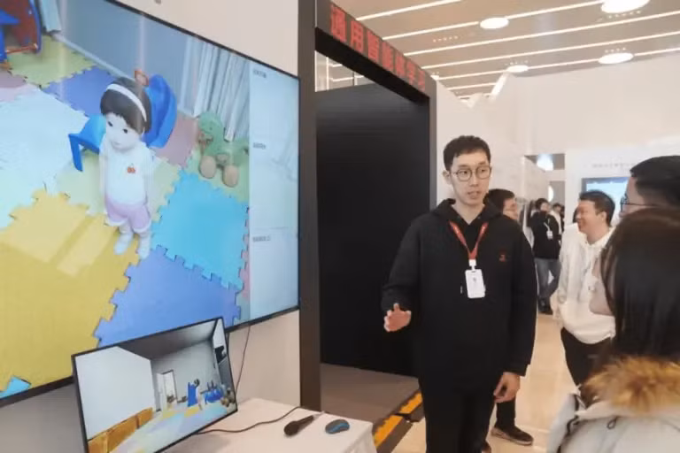 Nhà khoa học Zhu Songchun, người sáng lập BIGAI, định hướng nghiên cứu AI tổng quát nhằm phát triển AI có khả năng nhận thức thực tế.(Ảnh:Maomaohype)