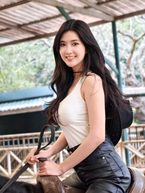 Hiện tại, cô tiếp tục đăng video vũ đạo cuốn hút, nhưng fan vẫn mong chờ ngày Bizcuitbeer quay lại với Liên Quân Mobile. (Ảnh: FBNV)