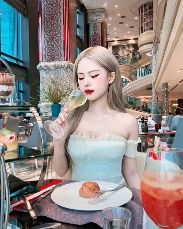 Trên trang cá nhân, Yugi cũng thường đăng tải hình ảnh cuộc sống cá nhân, những bữa ăn sang chảnh và các chuyến du lịch đến nhiều địa điểm khác nhau.(Ảnh: IGNV)