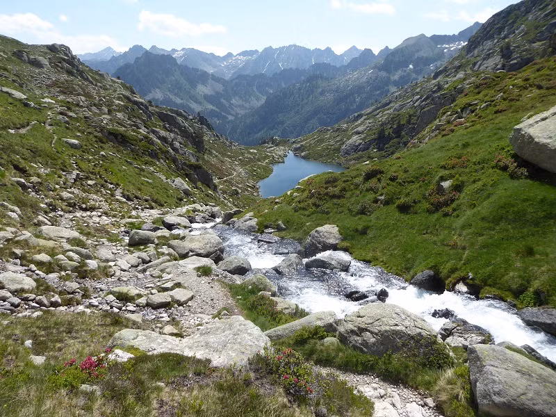 Nghiên cứu mới cho thấy dãy Pyrenees, Alps và Himalaya có thể chứa trữ lượng hydro tự nhiên khổng lồ.(Ảnh: parkswatchscotland)