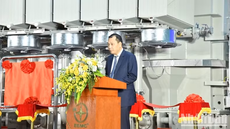 Quá trình thiết kế và sản xuất kéo dài hơn 5 năm, đòi hỏi sự chính xác cao, từ mô phỏng điện từ trường đến lựa chọn vật liệu cách điện để đảm bảo an toàn. (Ảnh: Báo Nhân dân)