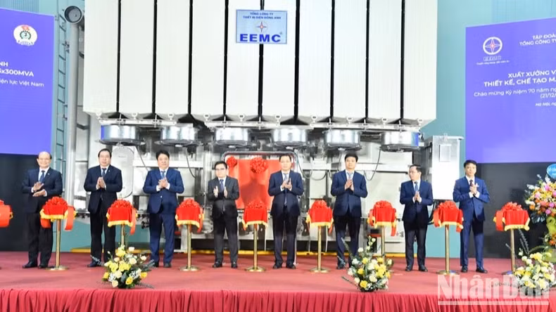 Thành công này giúp Việt Nam làm chủ công nghệ chế tạo máy biến áp siêu cao áp, giảm phụ thuộc vào nhập khẩu thiết bị điện. (Ảnh: Báo Nhân dân)
