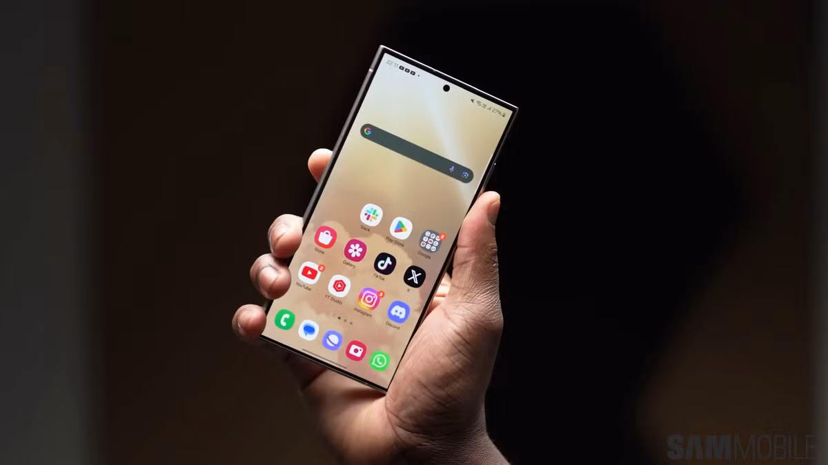 Màn hình sáng hơn: Độ sáng màn hình đạt 1.860 nit khi xem nội dung HDR, cao hơn mức 1.553 nit của iPhone 16 Pro Max, giúp hiển thị rõ nét hơn dưới ánh sáng mặt trời. (Ảnh: SamMobile)