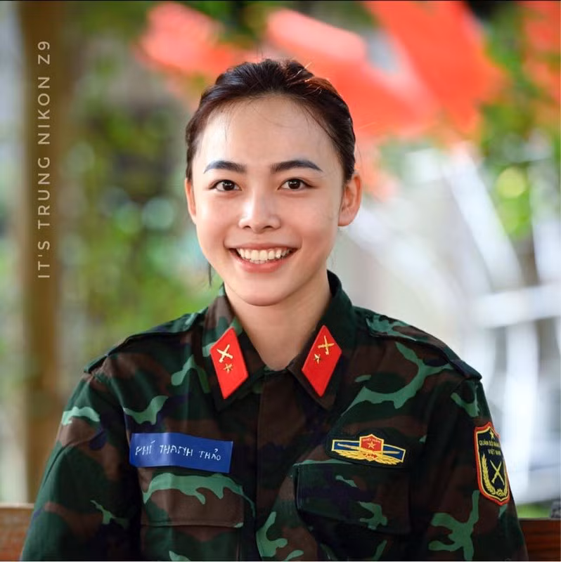 Năm 2023, Thanh Thảo quyết định tạm gác lại sự nghiệp thi đấu để viết đơn tình nguyện tham gia nhập ngũ. (Ảnh: FBNV)