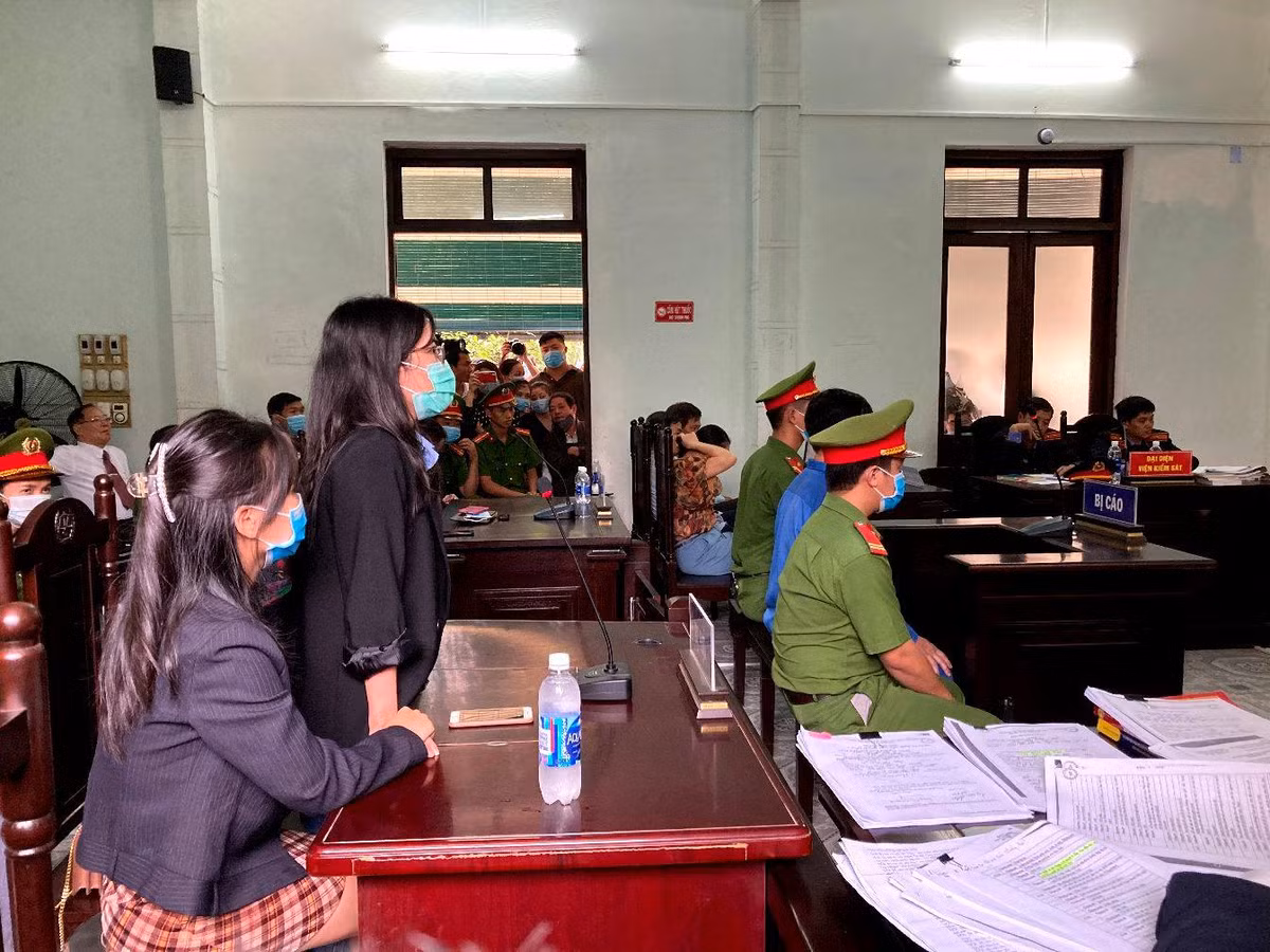 Xet xu bac si bi cao buoc hiep dam o Hue: De nghi dieu tra lai