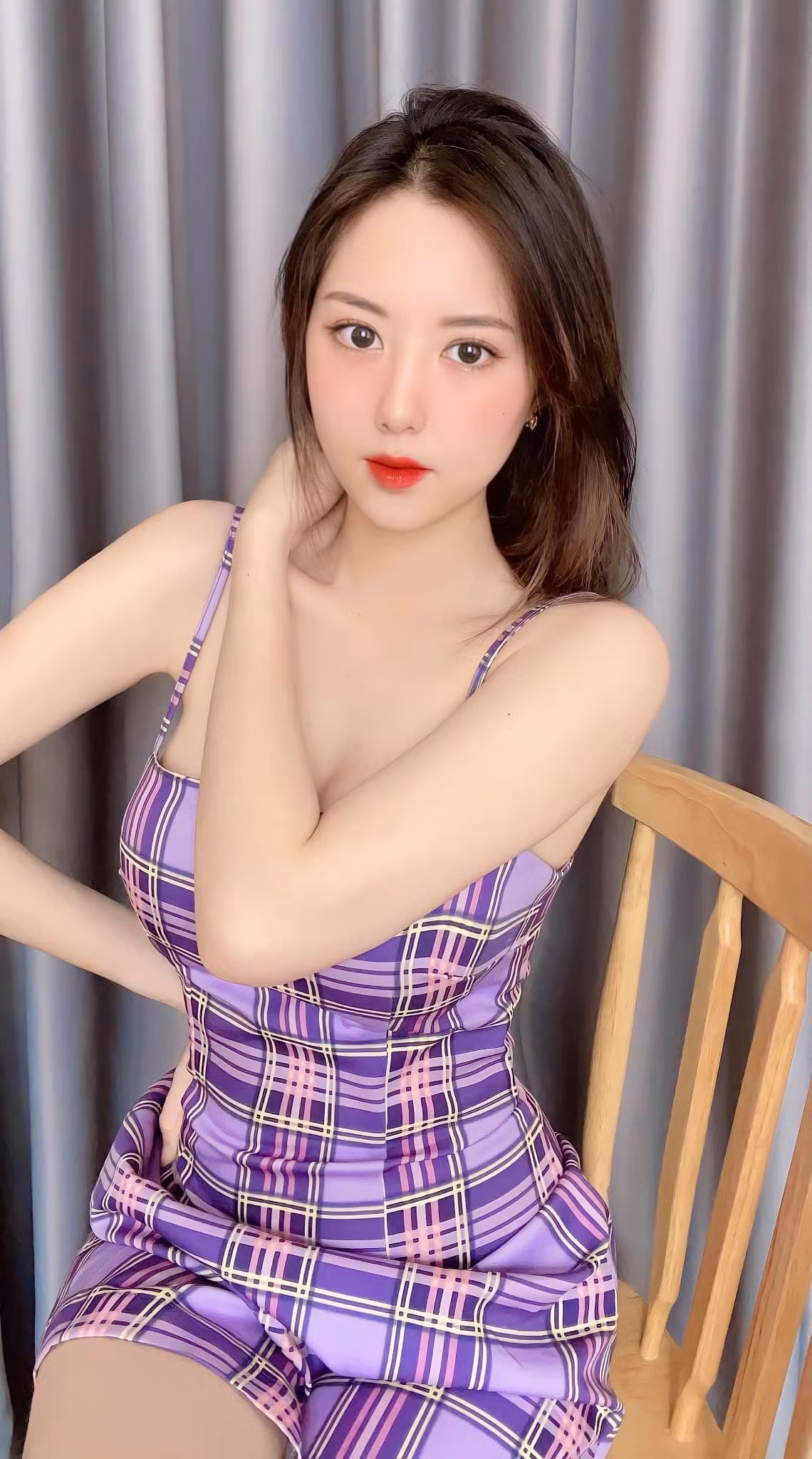 Thảo Luna (sinh năm 1999), đến từ Yên Bái. Cô nàng là sinh viên ngành Dược tại trường Đại học Hutech.
