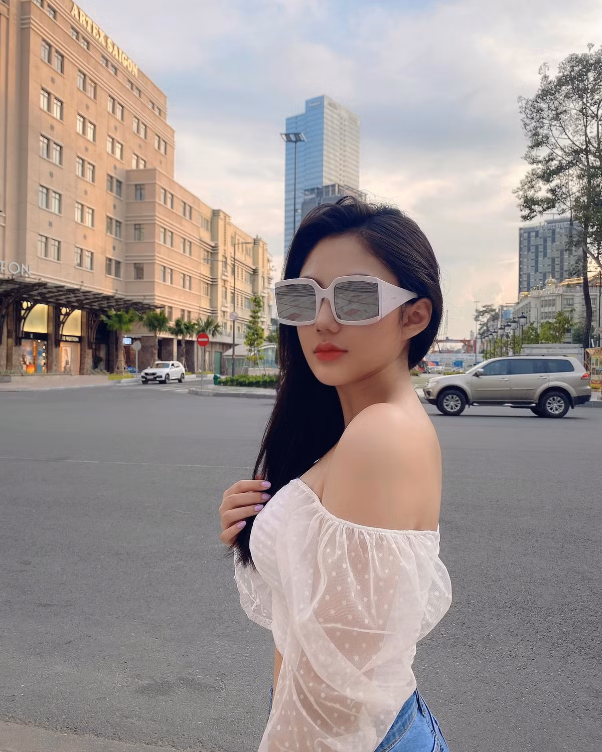 Vào đại học, Triệu Vy không dành quá nhiều thời gian cho mạng xã hội mà tập trung phát triển các kỹ năng, lên kế hoạch cho công việc kinh doanh riêng. Ảnh: FBNV